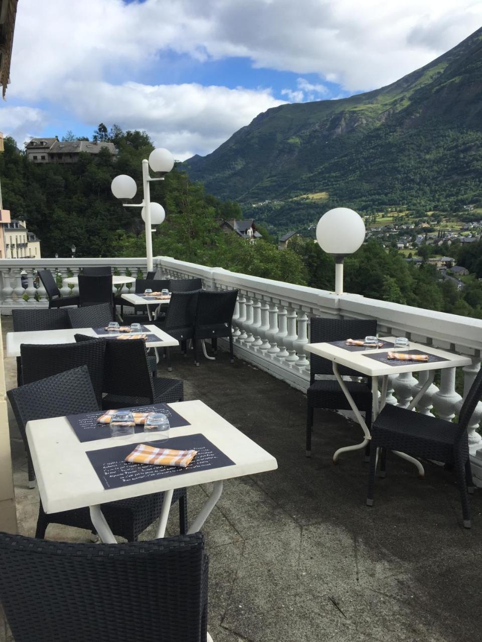 Hotel Panoramic Et Des Bains Люс-Сен-Совёр Экстерьер фото